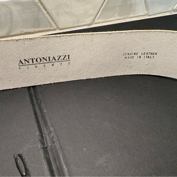 ANTONIAZZI FIRENZE ITALY White Leather Loop Ring Belt Silver Links Chic Stylish